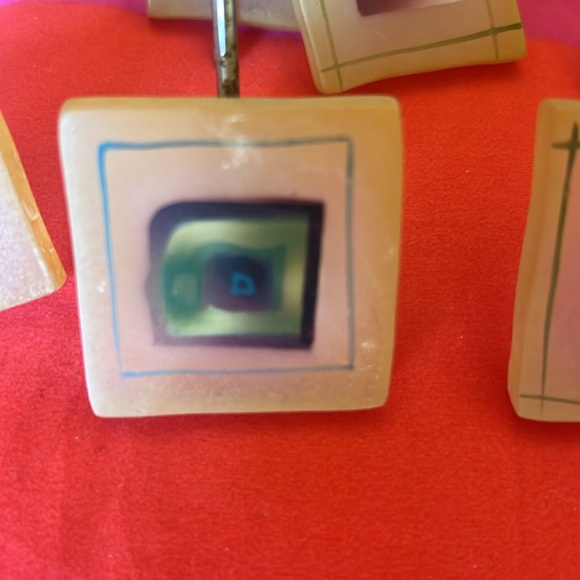 12 Shower curtain hooks. Resin . Green /maroon leaf pattern - Picture 5 of 5